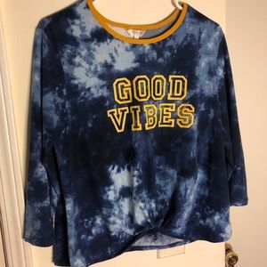 T- shirt with words “Good Vibes”